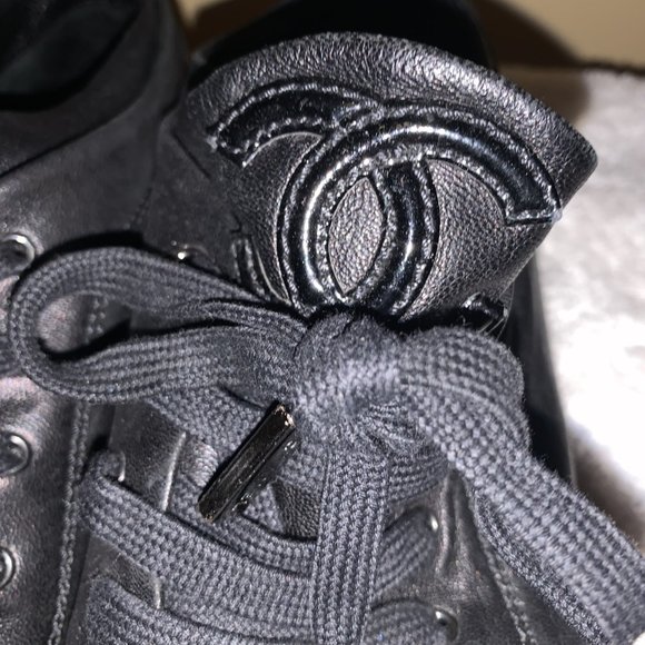 I AM ON SALE! CHANEL SOFT LEATHER BOOTIES - Picture 10 of 15